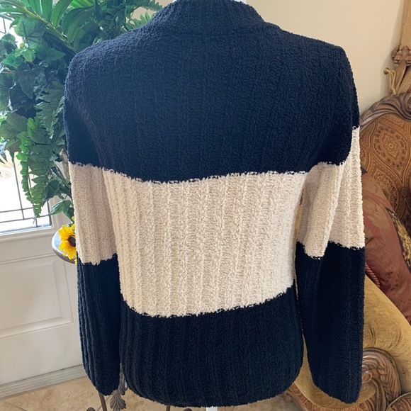 Basic Concepts Black White Sweater, Size M - Picture 2 of 3